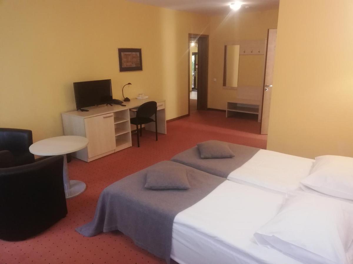 Hotel Senas Namas أليتس المظهر الخارجي الصورة